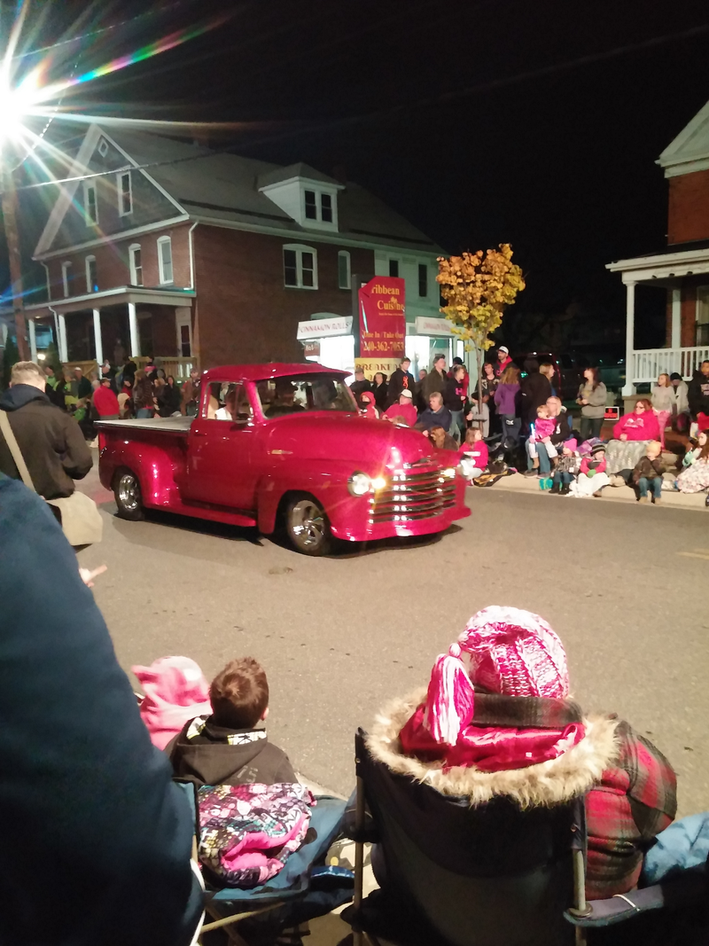 Illustration for article titled Halloween Parade Car Show Photodump